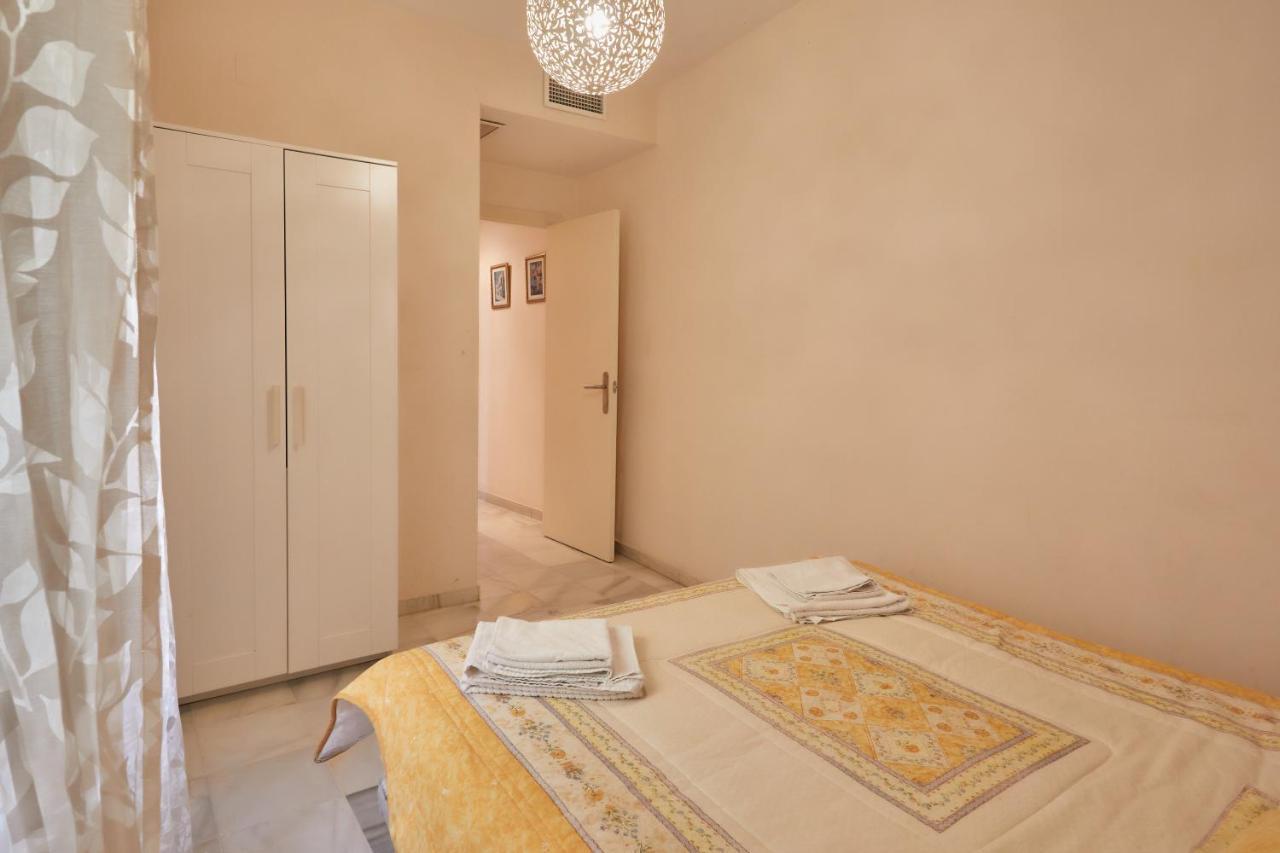 Two Bedrooms Leonor Davalos Sevilla Bagian luar foto