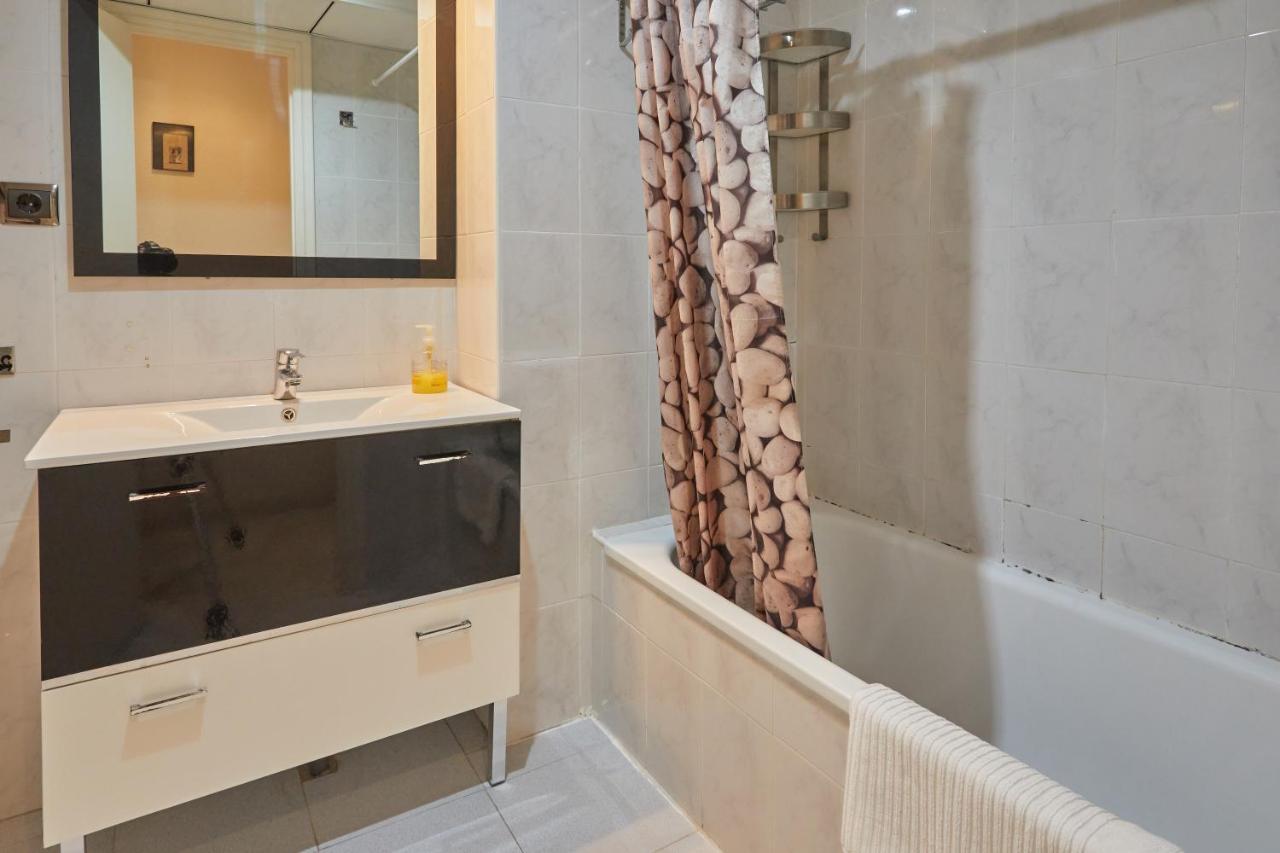 Two Bedrooms Leonor Davalos Sevilla Bagian luar foto