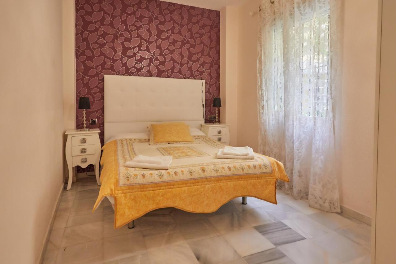 Two Bedrooms Leonor Davalos Sevilla Bagian luar foto